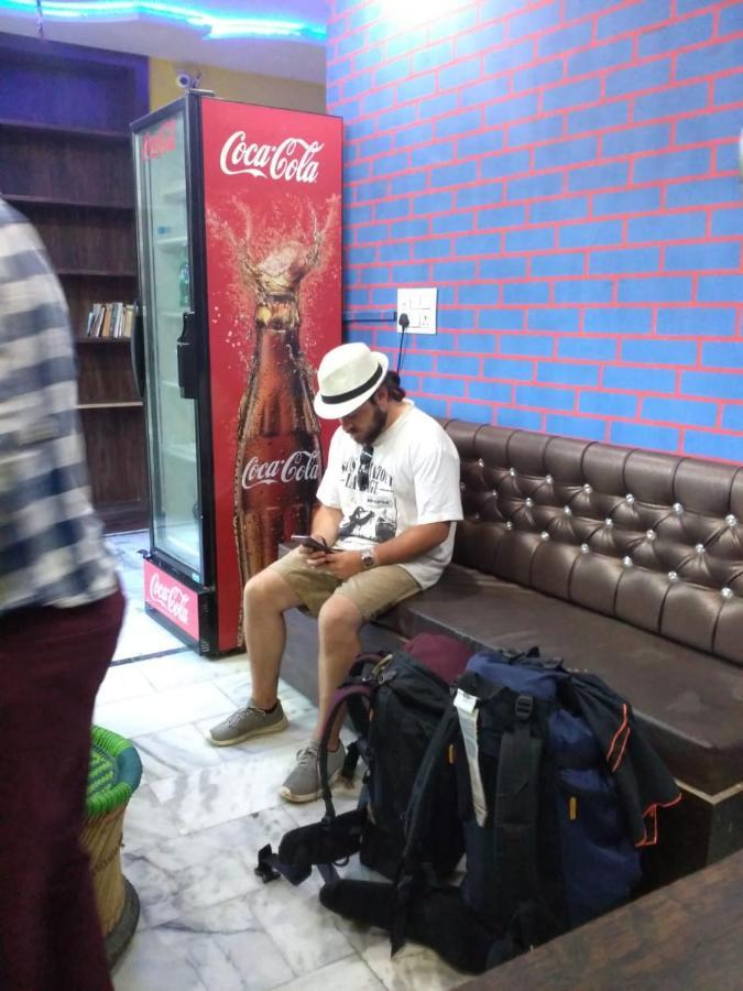 Big Brother Hostel Hotel 阿格拉 外观 照片